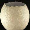 Kremowa misa, papier mache. Wymiary: wysoko�� - 25 cm, �rednica - 24 cm.
